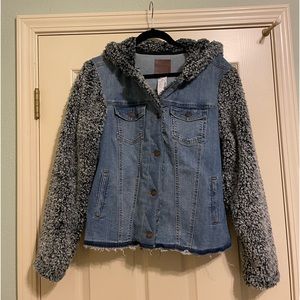 NEW w/tags Hooded super warm & cozy jean jacket🌺